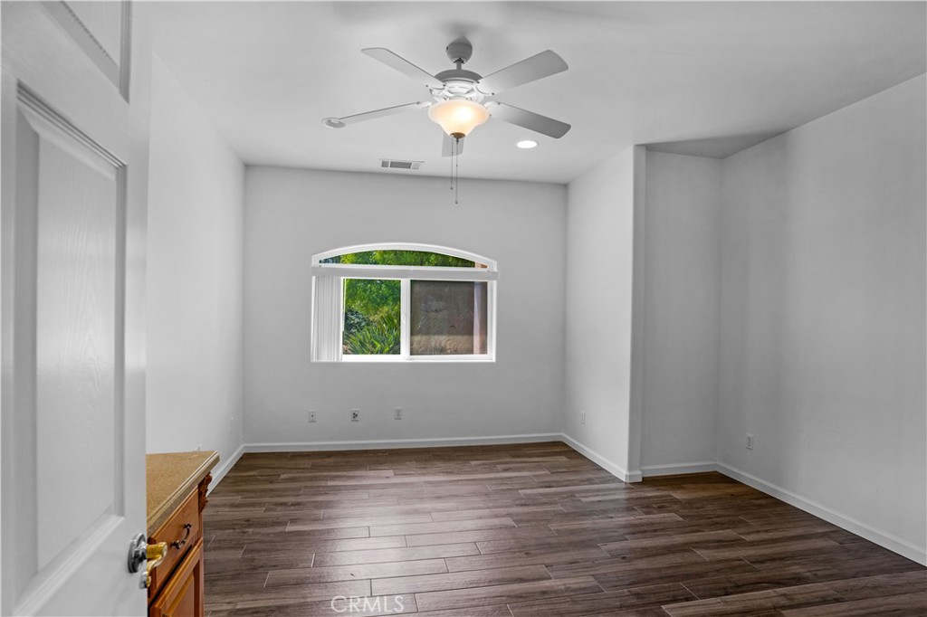 29781 Pasada Road Temecula, CA 92591 - Photo 25 of 58 Room with view of front yard