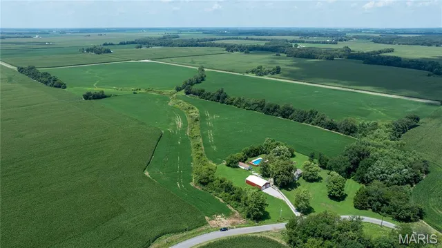 $150,000 | Xxx Xxx Elevator Road, Walshville, IL 62091