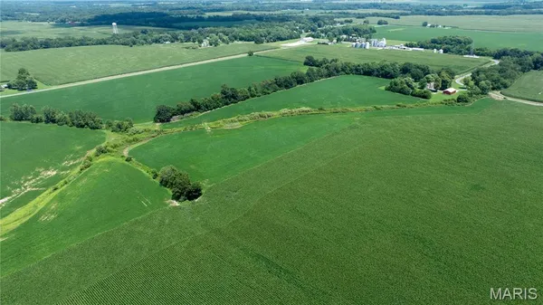 $148,000 | Xxx Xxx Elevator Road, Walshville, IL 62091