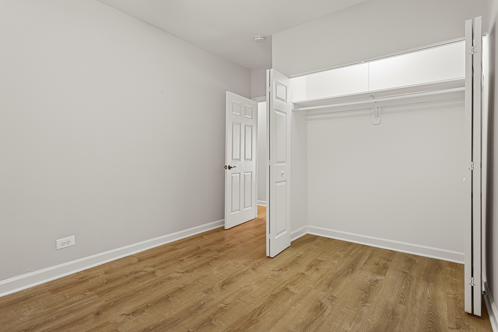 1702 West Juneway Terrace, Unit 2C Chicago, IL 60626 - Photo 9 of 16 a view of an empty room