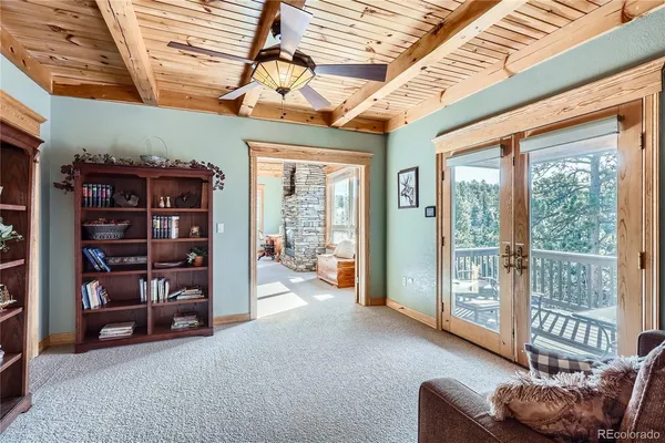a view of livingroom with furniture