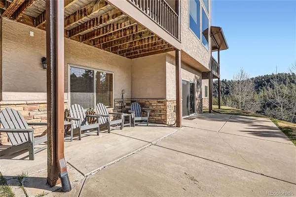 a view of a road from a yard