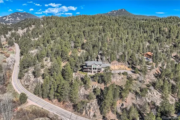a black and white photo of a living room