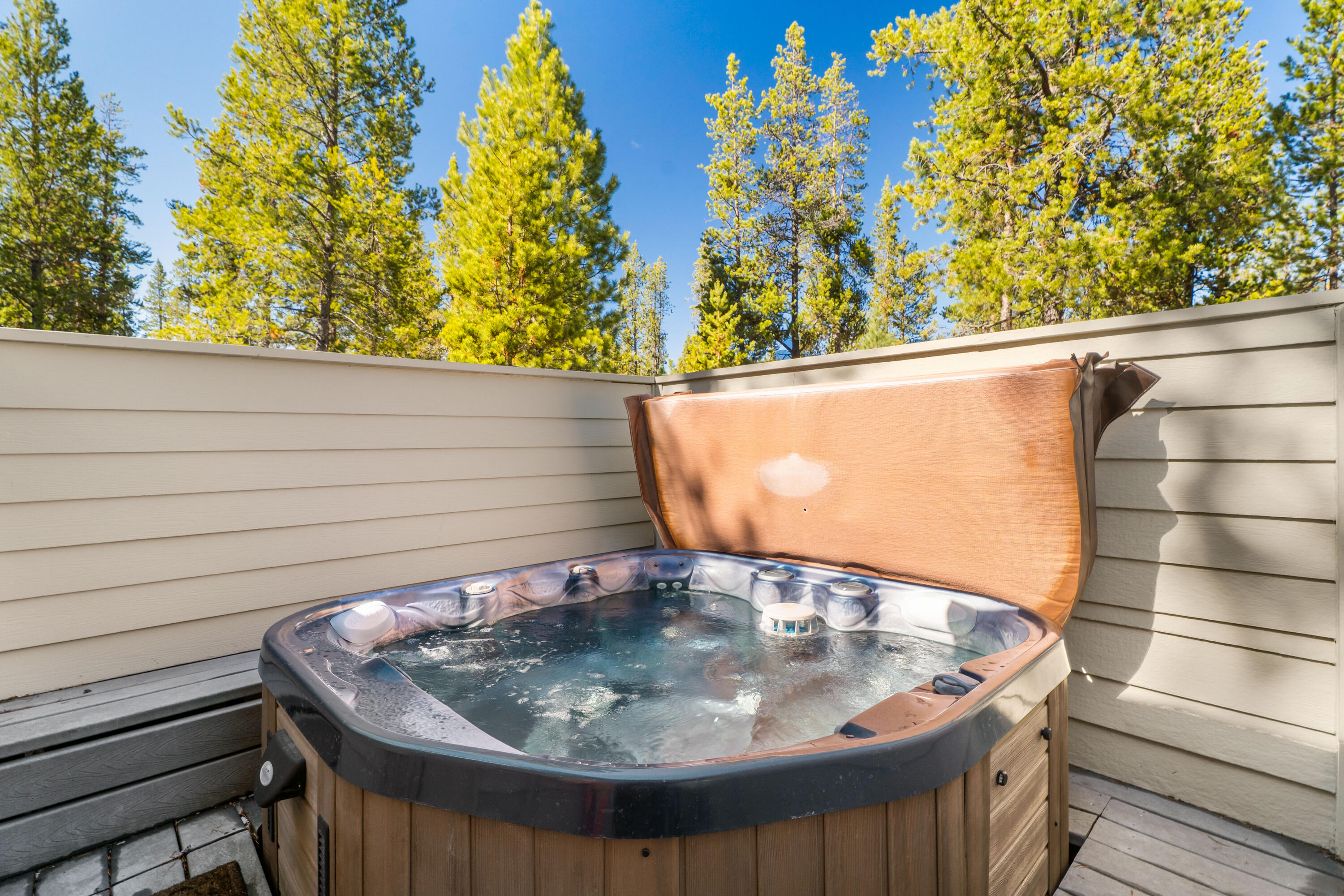 57711 Splitrock Lane, Unit 12 Sunriver, OR 97707 - Photo 15 of 21 Hot Tub