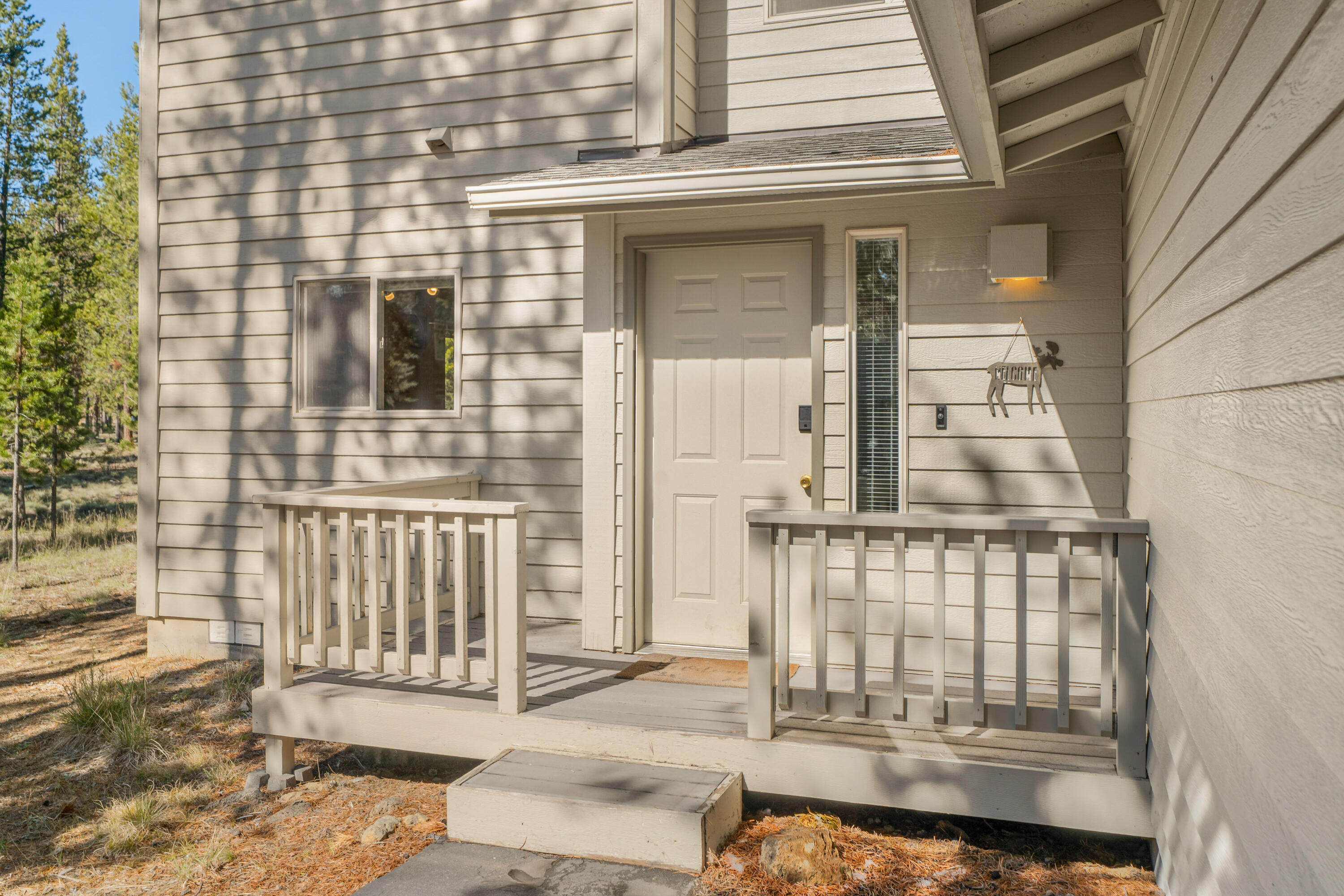 57711 Splitrock Lane, Unit 12 Sunriver, OR 97707 - Photo 20 of 21 Front Porch