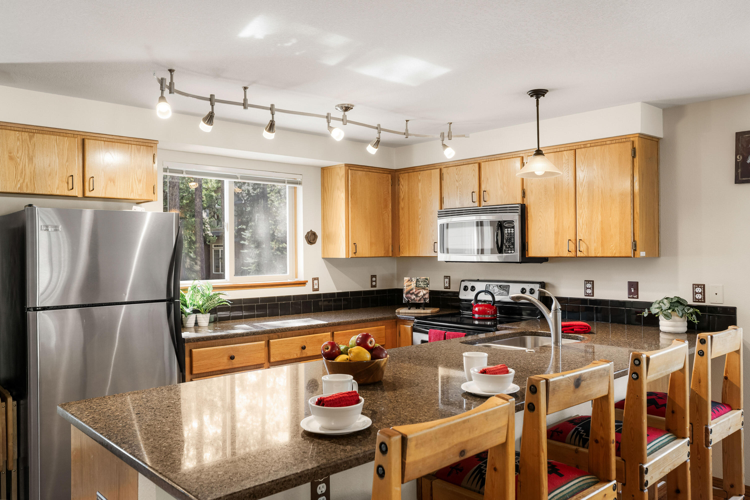 57711 Splitrock Lane, Unit 12 Sunriver, OR 97707 - Photo 3 of 21 Kitchen