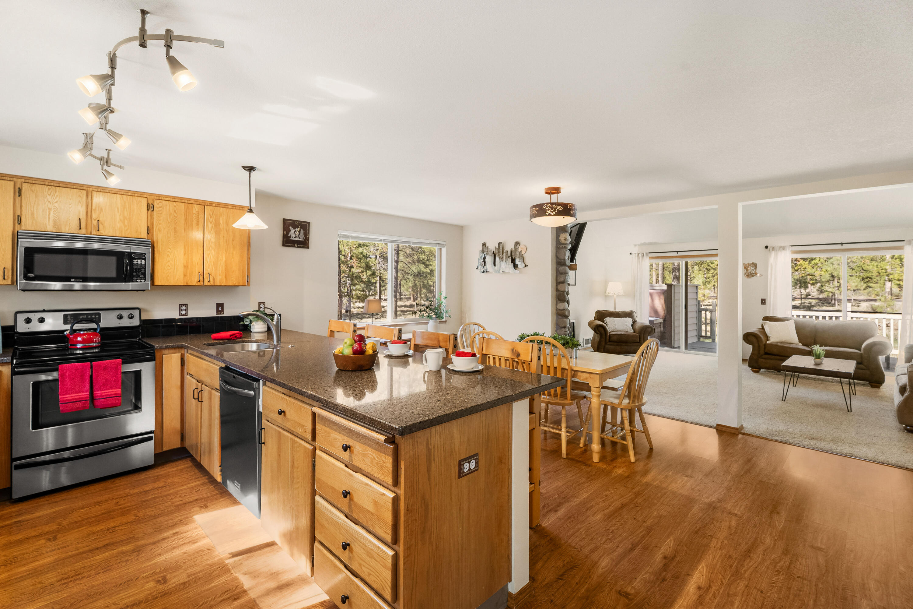 57711 Splitrock Lane, Unit 12 Sunriver, OR 97707 - Photo 4 of 21 Kitchen