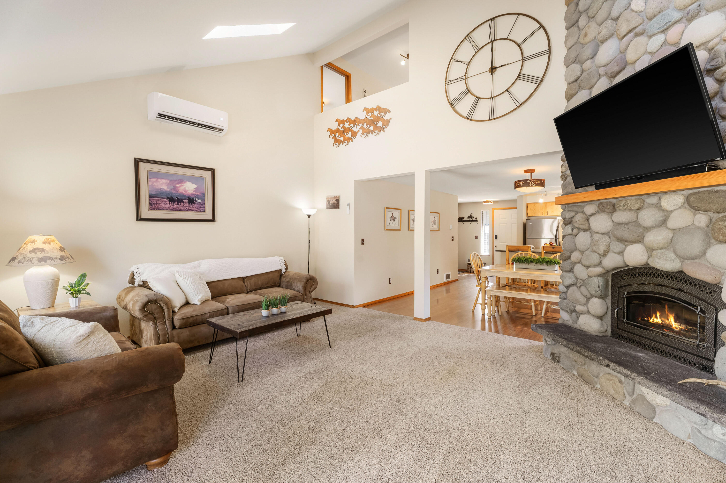 57711 Splitrock Lane, Unit 12 Sunriver, OR 97707 - Photo 8 of 21 08-Living Room