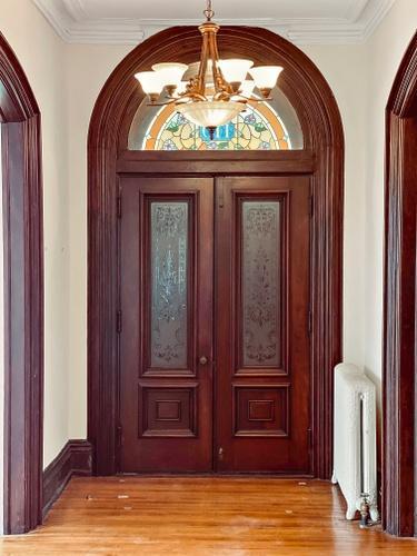 110 Akenside Road Riverside, IL 60546 - Photo 6 of 29 a view of front door with a mirror
