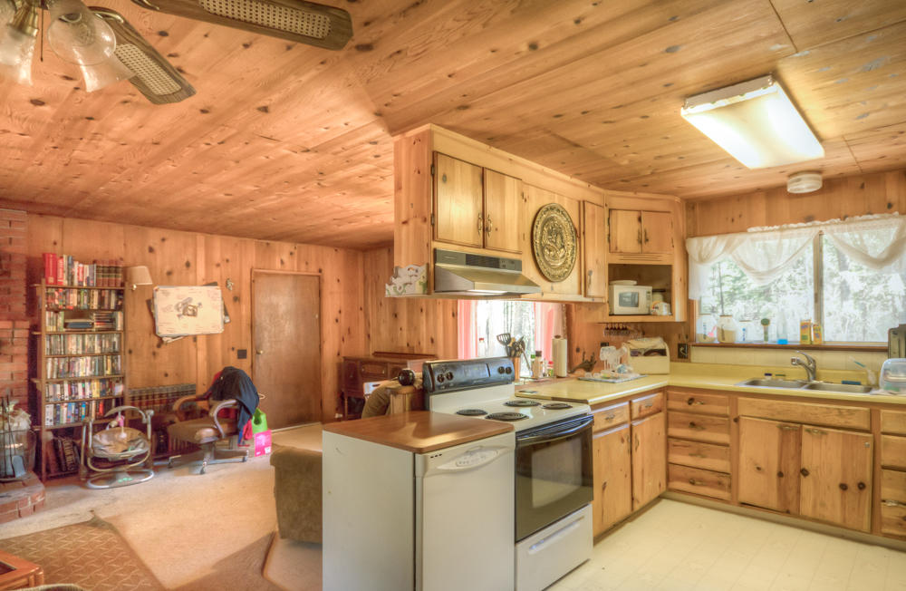 7611 Pegnan Road Shingletown, CA 96088 - Photo 4 of 8 kitchen_living