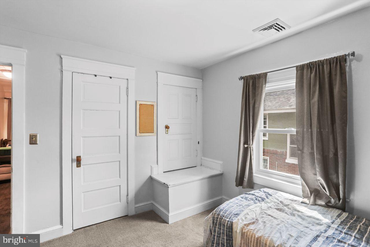 833 Arlington Road York, PA 17403 - Photo 16 of 25 Cozy room with charming details.