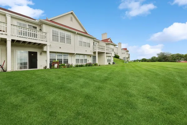 $2,500 | 2152 Newbury Lane, Delavan, WI 53115