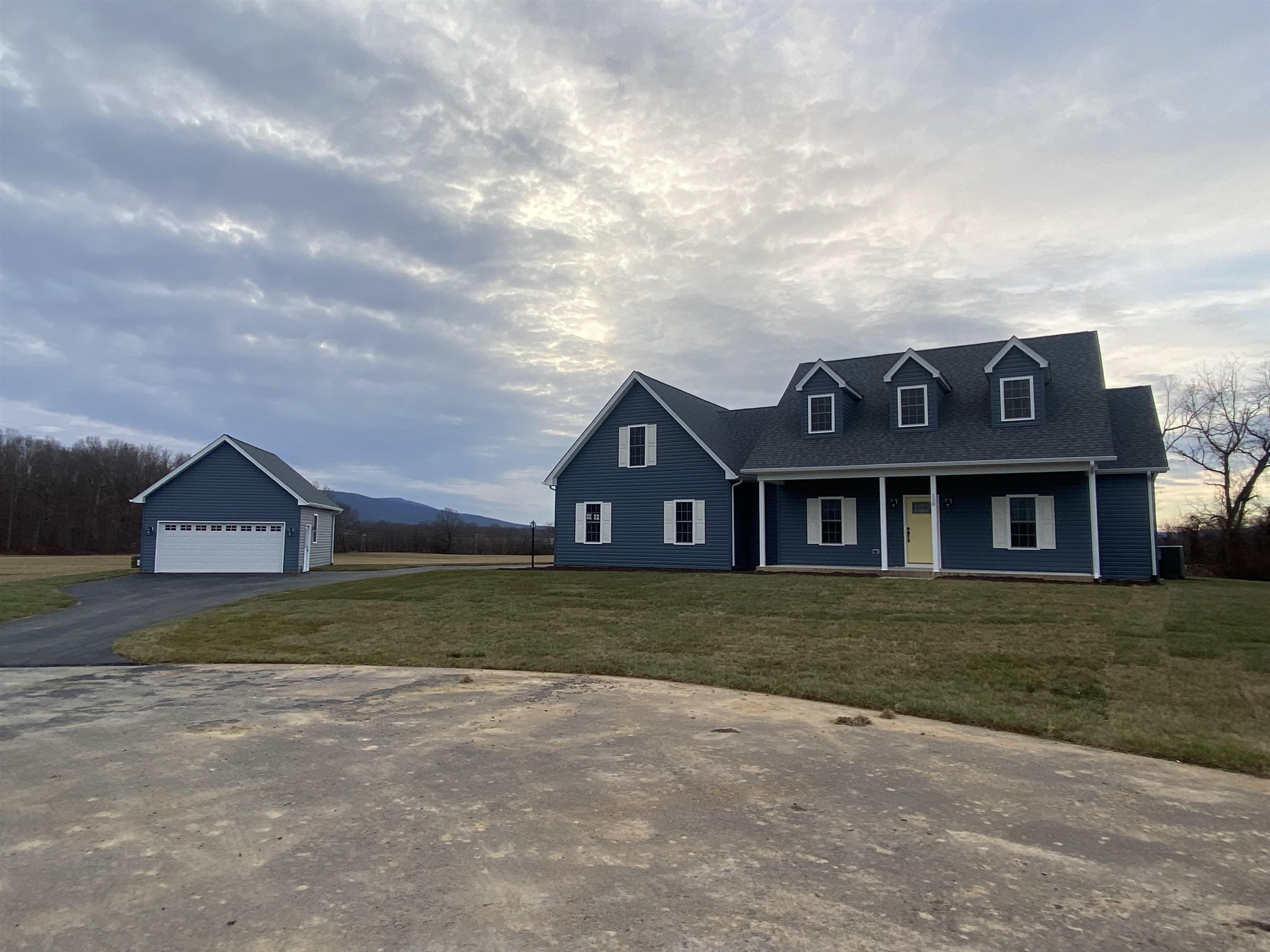 128 Fall Ridge Drive Stuarts Draft, VA 24477 - Photo 2 of 31 Gallery Image 2