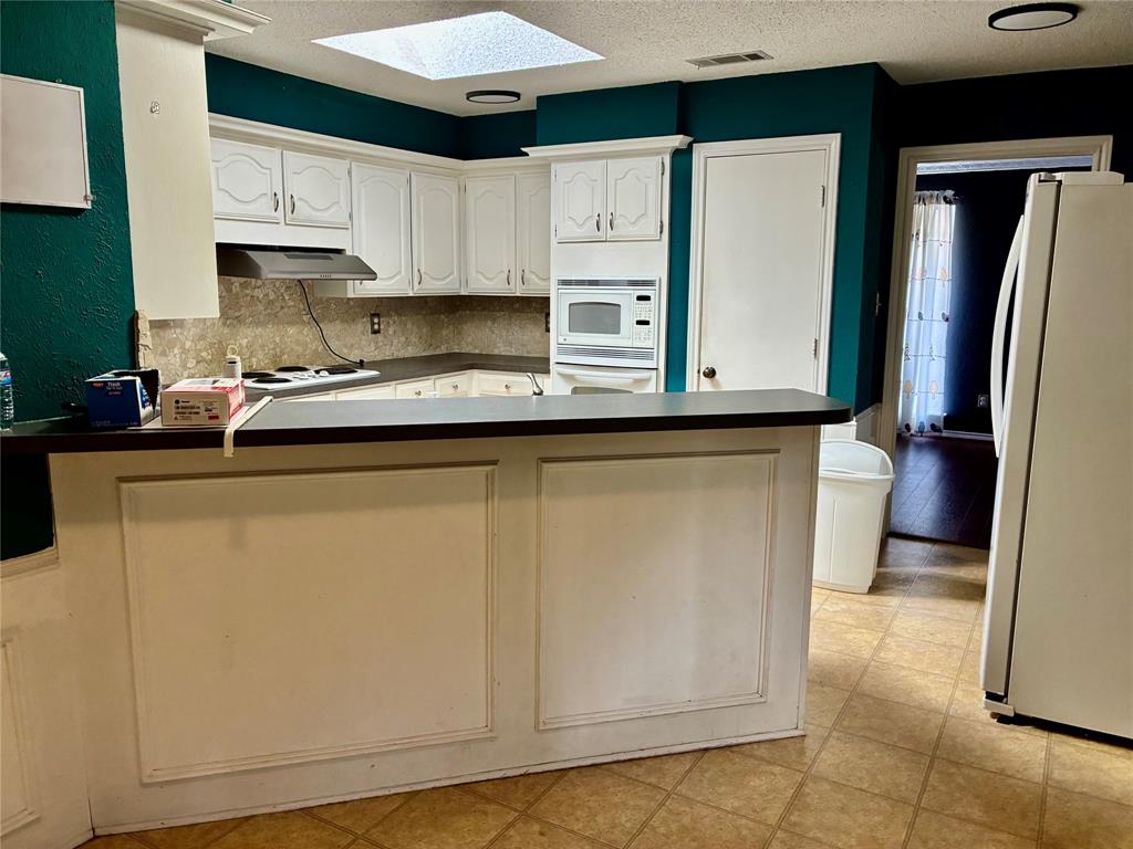 2405 Country Valley Road Garland, TX 75041 - Photo 10 of 36