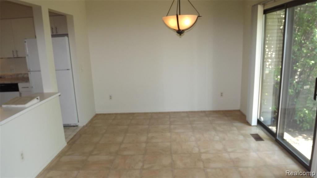 710 Preston Court, Unit 174 Rochester Hills, MI 48307 - Photo 6 of 19