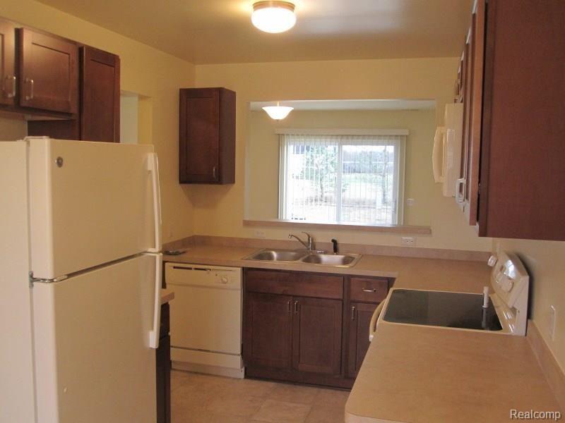 1310 Pine Ridge Drive Highland, MI 48357 - Photo 10 of 29
