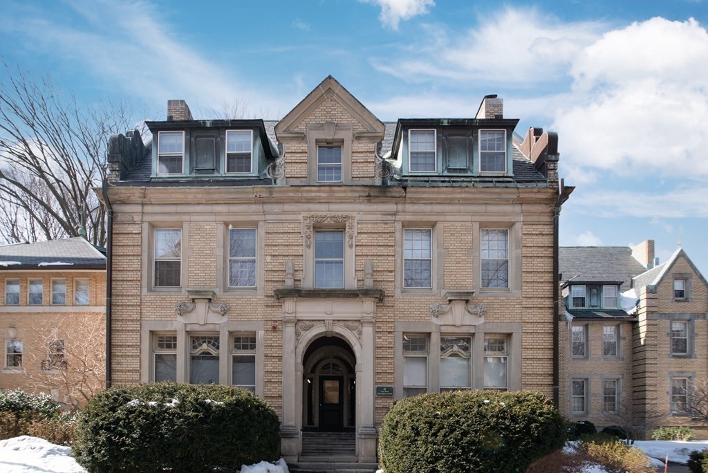 65 Glen Road, Unit H2 Brookline, MA 02445 - Photo 34 of 39 a front view of a house