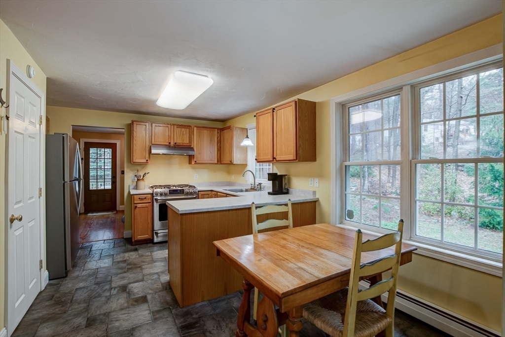 58 Castle Road Fitchburg, MA 01420 - Photo 6 of 38