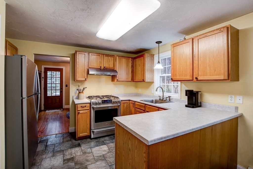 58 Castle Road Fitchburg, MA 01420 - Photo 9 of 38