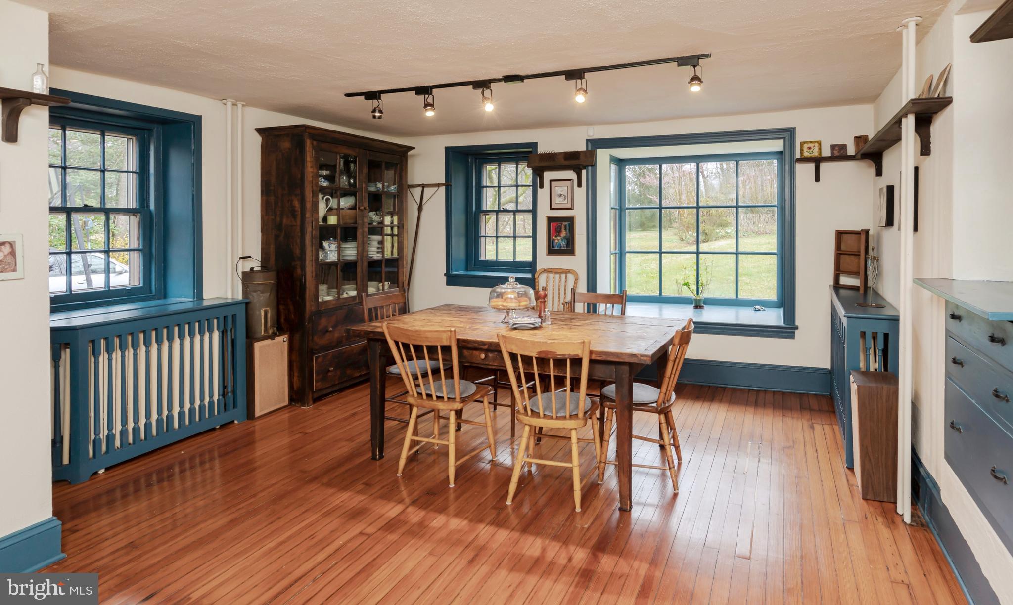 425 Roumfort Road Philadelphia, PA 19119 - Photo 5 of 34