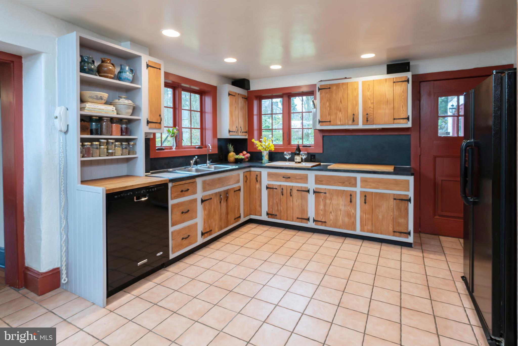 425 Roumfort Road Philadelphia, PA 19119 - Photo 9 of 34