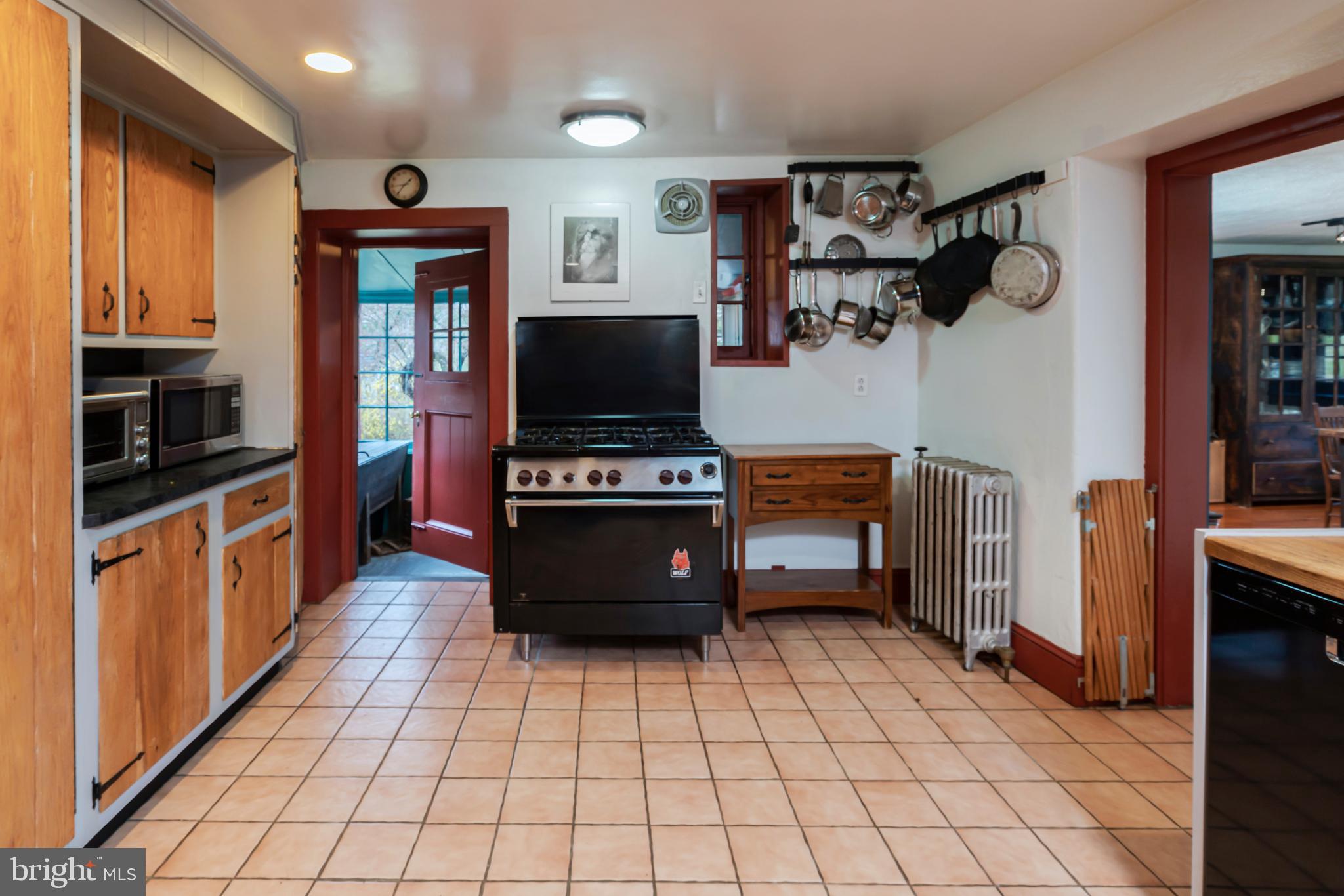 425 Roumfort Road Philadelphia, PA 19119 - Photo 10 of 34