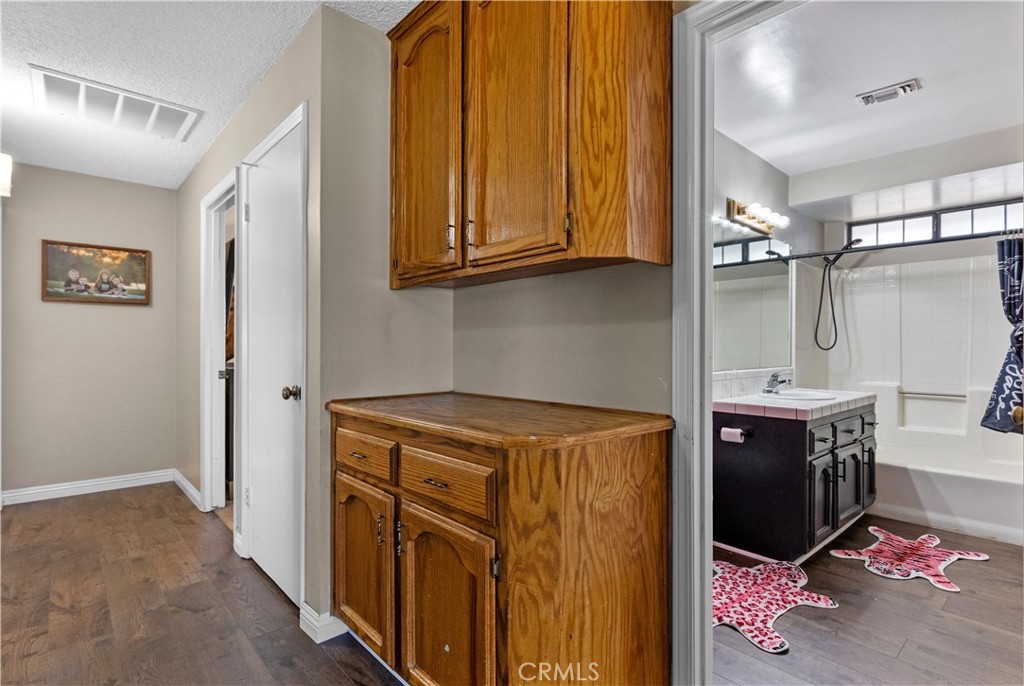 21921 Fig Court Tehachapi, CA 93561 - Photo 20 of 44 a utility room with a sink a washer and dryer