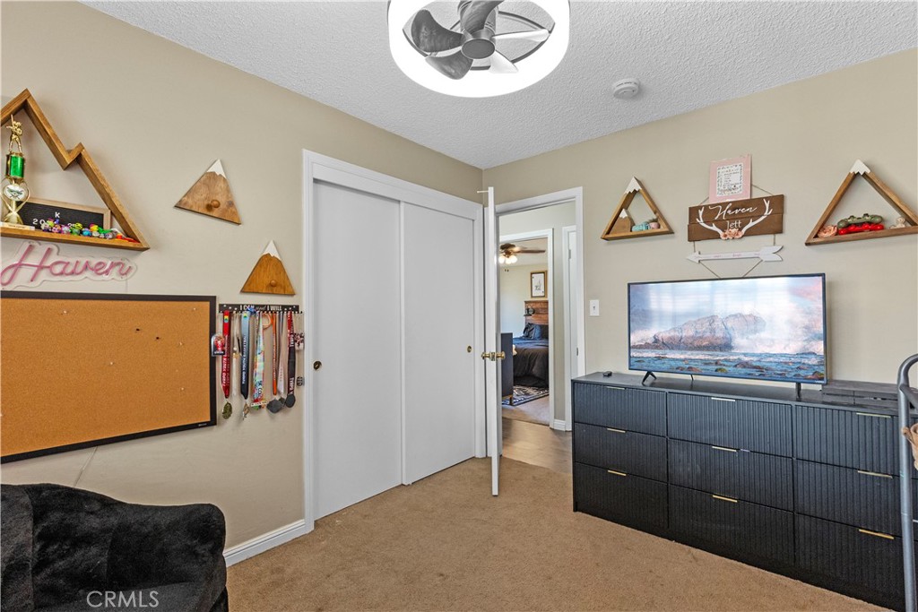 21921 Fig Court Tehachapi, CA 93561 - Photo 23 of 44 a living room with furniture and a flat screen tv