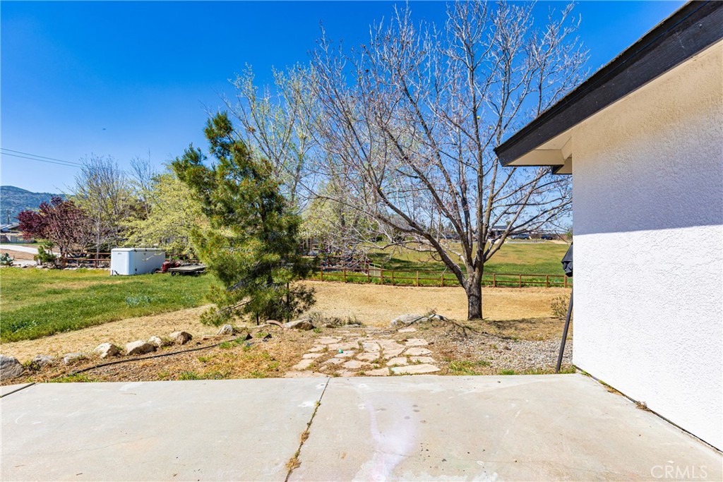21921 Fig Court Tehachapi, CA 93561 - Photo 37 of 44 a view of a backyard of the house