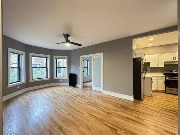$2,727 | 639 West Cornelia Avenue, Unit 2S, Chicago, IL 60657
