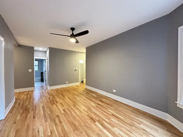 $2,727 | 639 West Cornelia Avenue, Unit 2S, Chicago, IL 60657