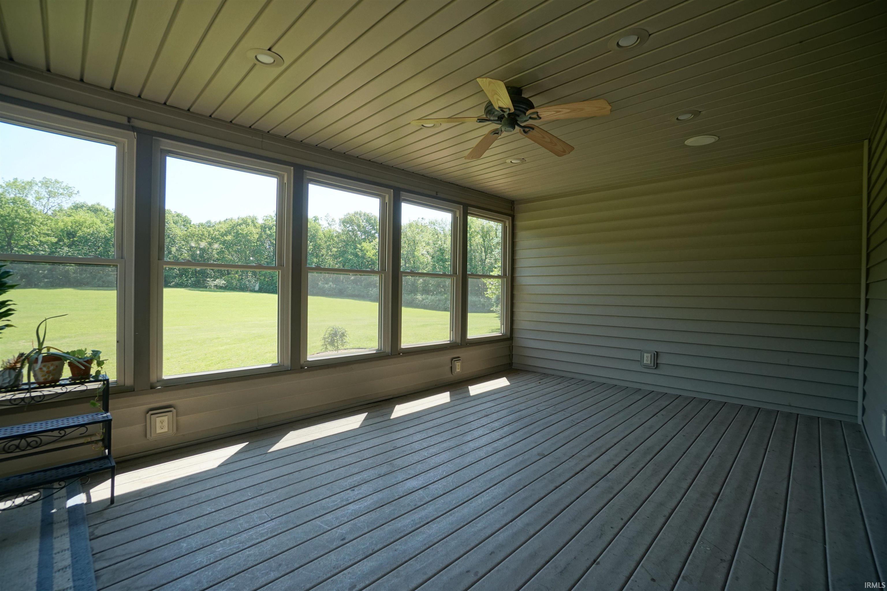2572 North Fox Farm Road Warsaw, IN 46580 - Photo 11 of 36 Gallery Image 11