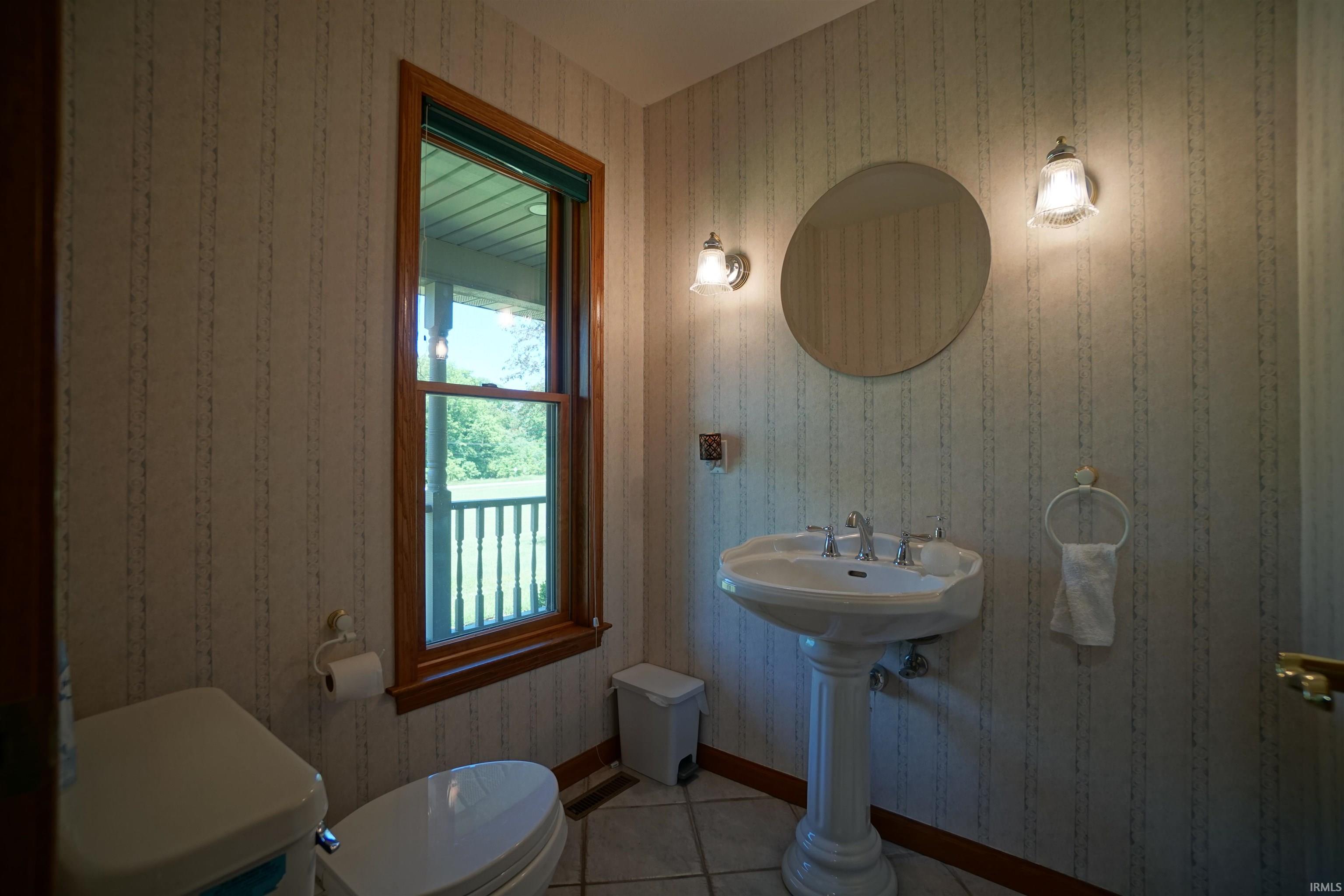 2572 North Fox Farm Road Warsaw, IN 46580 - Photo 15 of 36 Gallery Image 15