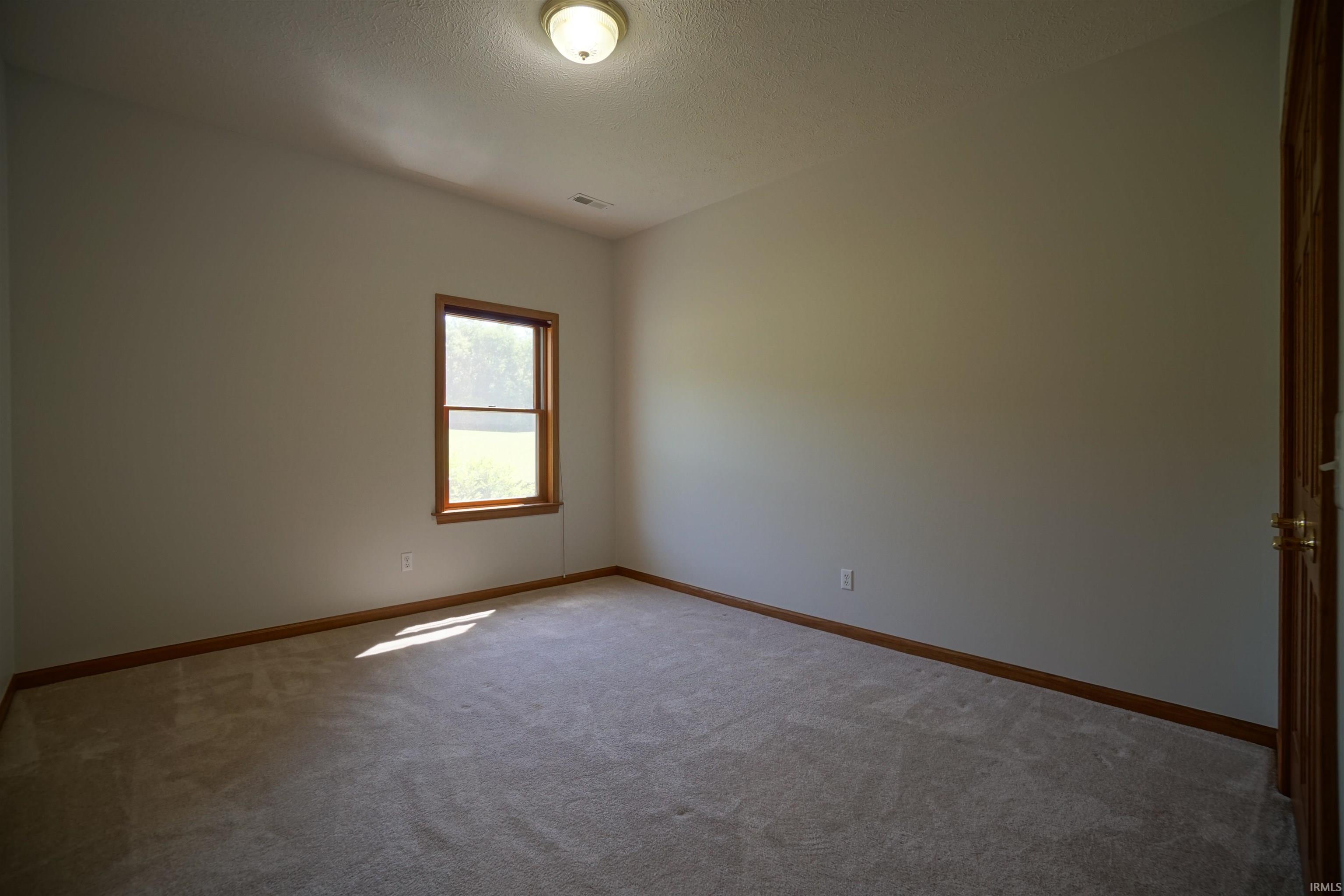 2572 North Fox Farm Road Warsaw, IN 46580 - Photo 21 of 36 Gallery Image 21