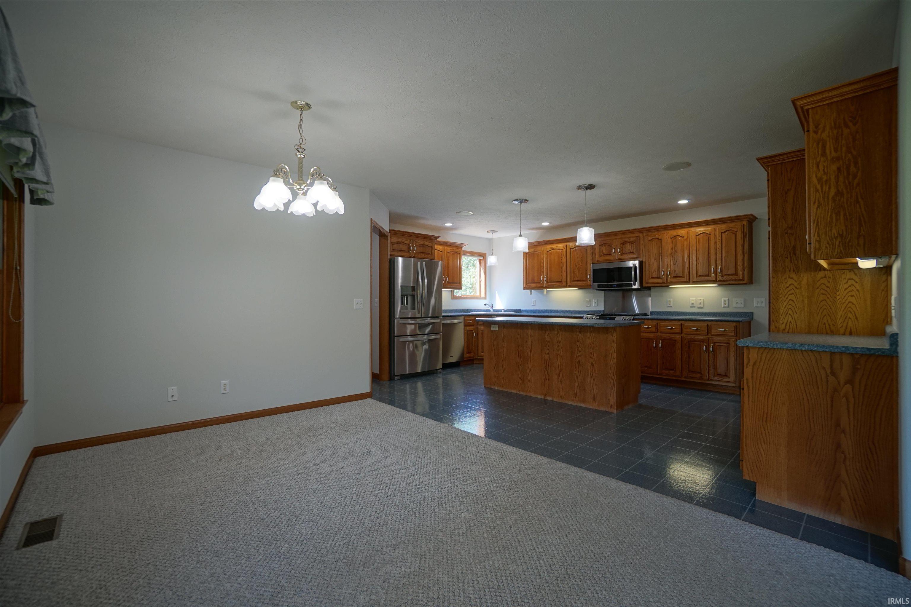 2572 North Fox Farm Road Warsaw, IN 46580 - Photo 6 of 36 Gallery Image 6