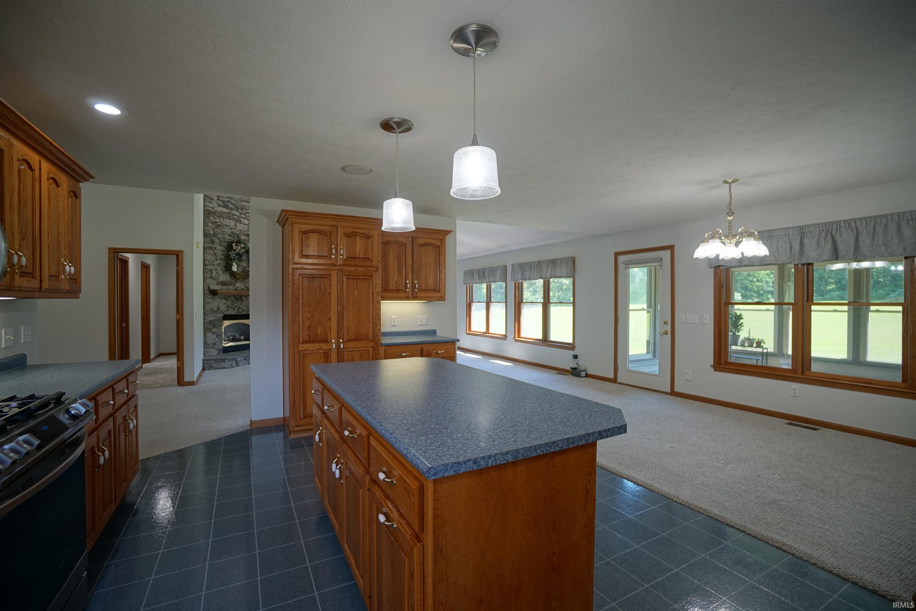 2572 North Fox Farm Road Warsaw, IN 46580 - Photo 9 of 36 Gallery Image 9