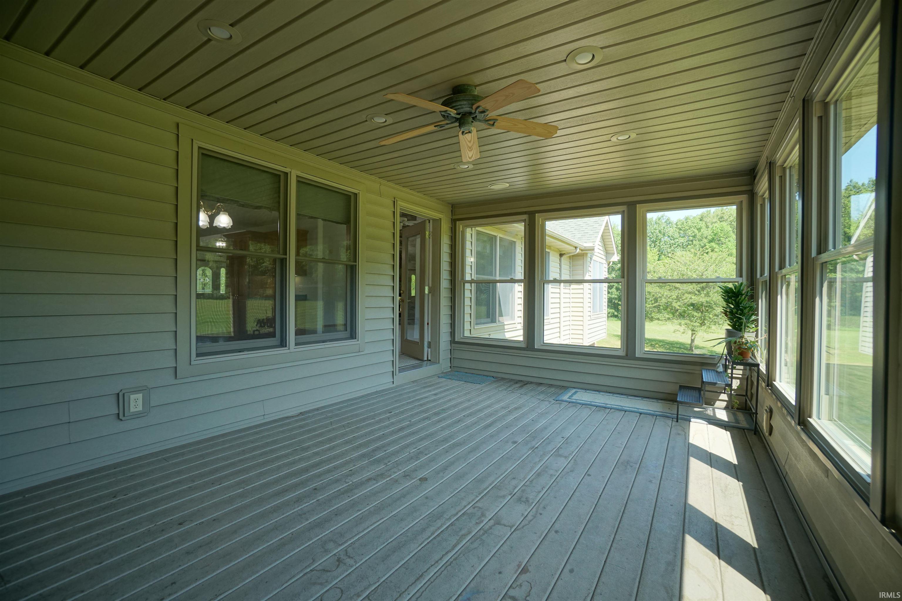 2572 North Fox Farm Road Warsaw, IN 46580 - Photo 10 of 36 Gallery Image 10