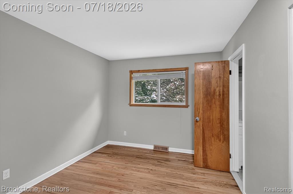 7176 Perry Lake Road Clarkston, MI 48346 - Photo 18 of 46 Gallery Image 18