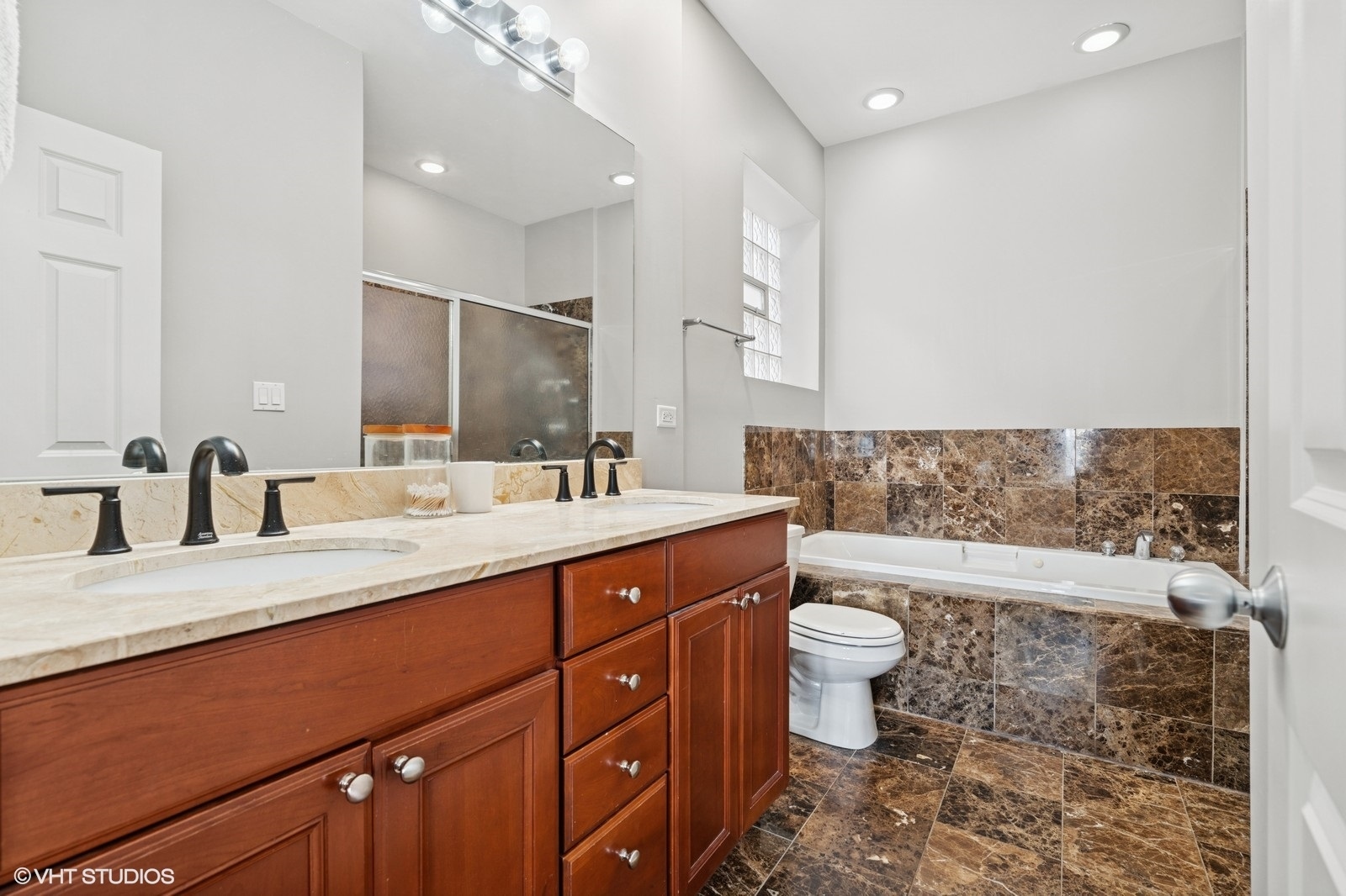 2438 North Clybourn Avenue, Unit 2 Chicago, IL 60614 - Photo 13 of 20