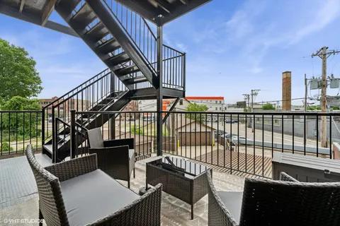 $425,000 | 2438 North Clybourn Avenue, Unit 2, Chicago, IL 60614