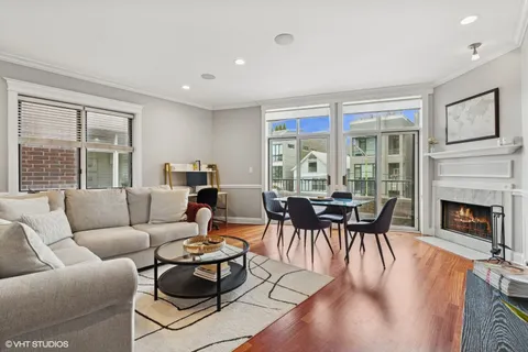 $425,000 | 2438 North Clybourn Avenue, Unit 2, Chicago, IL 60614