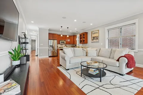 $425,000 | 2438 North Clybourn Avenue, Unit 2, Chicago, IL 60614