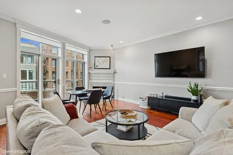 $425,000 | 2438 North Clybourn Avenue, Unit 2, Chicago, IL 60614