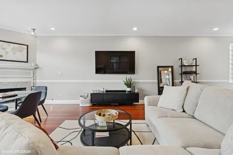 $425,000 | 2438 North Clybourn Avenue, Unit 2, Chicago, IL 60614