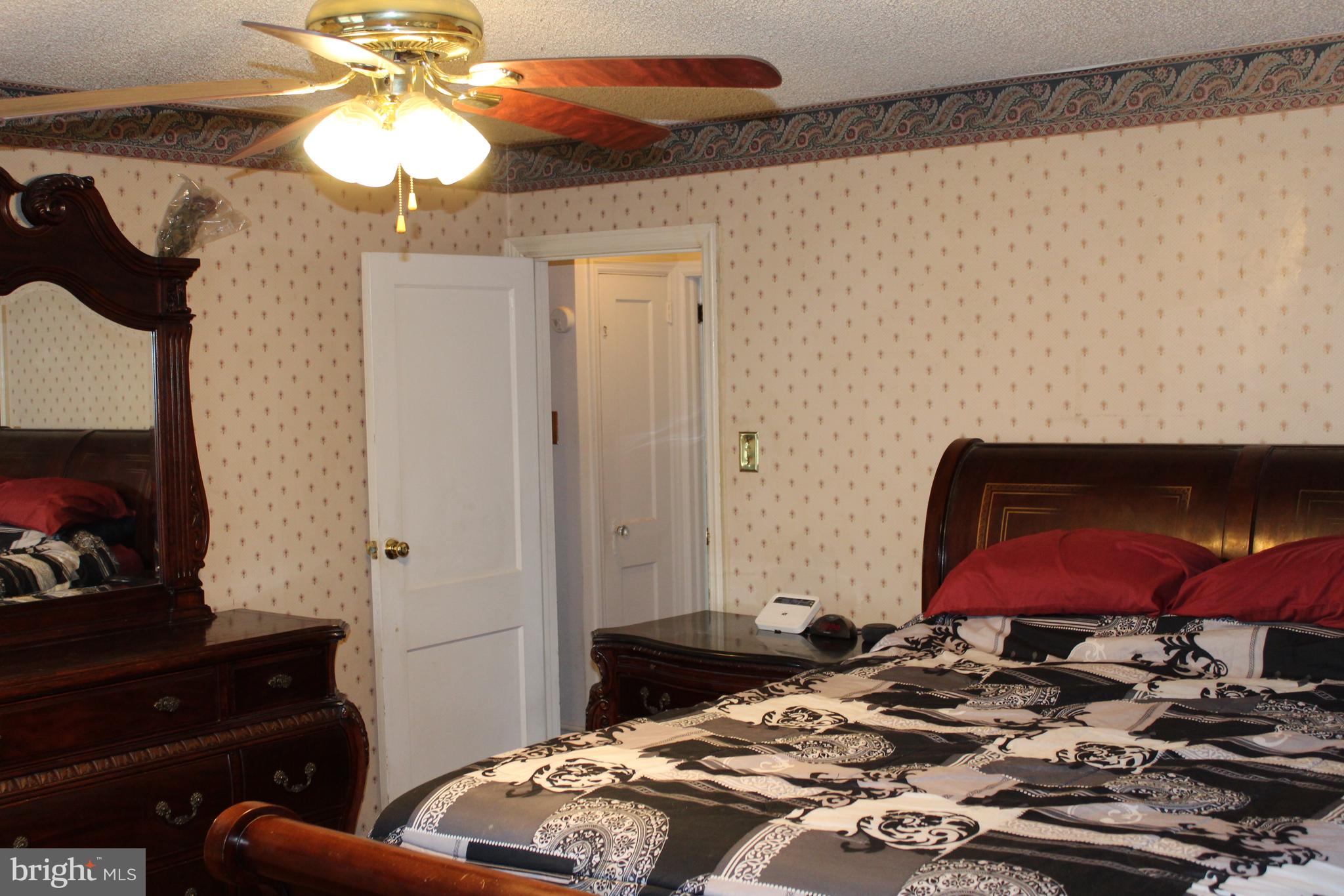 612 Briarcliff Road Upper Darby, PA 19082 - Photo 12 of 18 Main bedroom