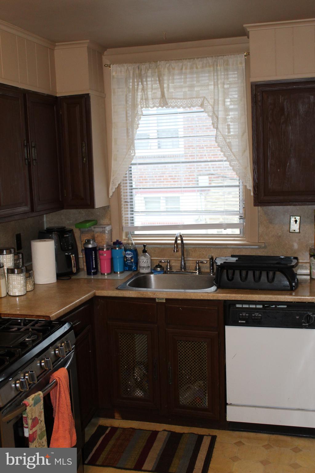 612 Briarcliff Road Upper Darby, PA 19082 - Photo 8 of 18 Kitchen