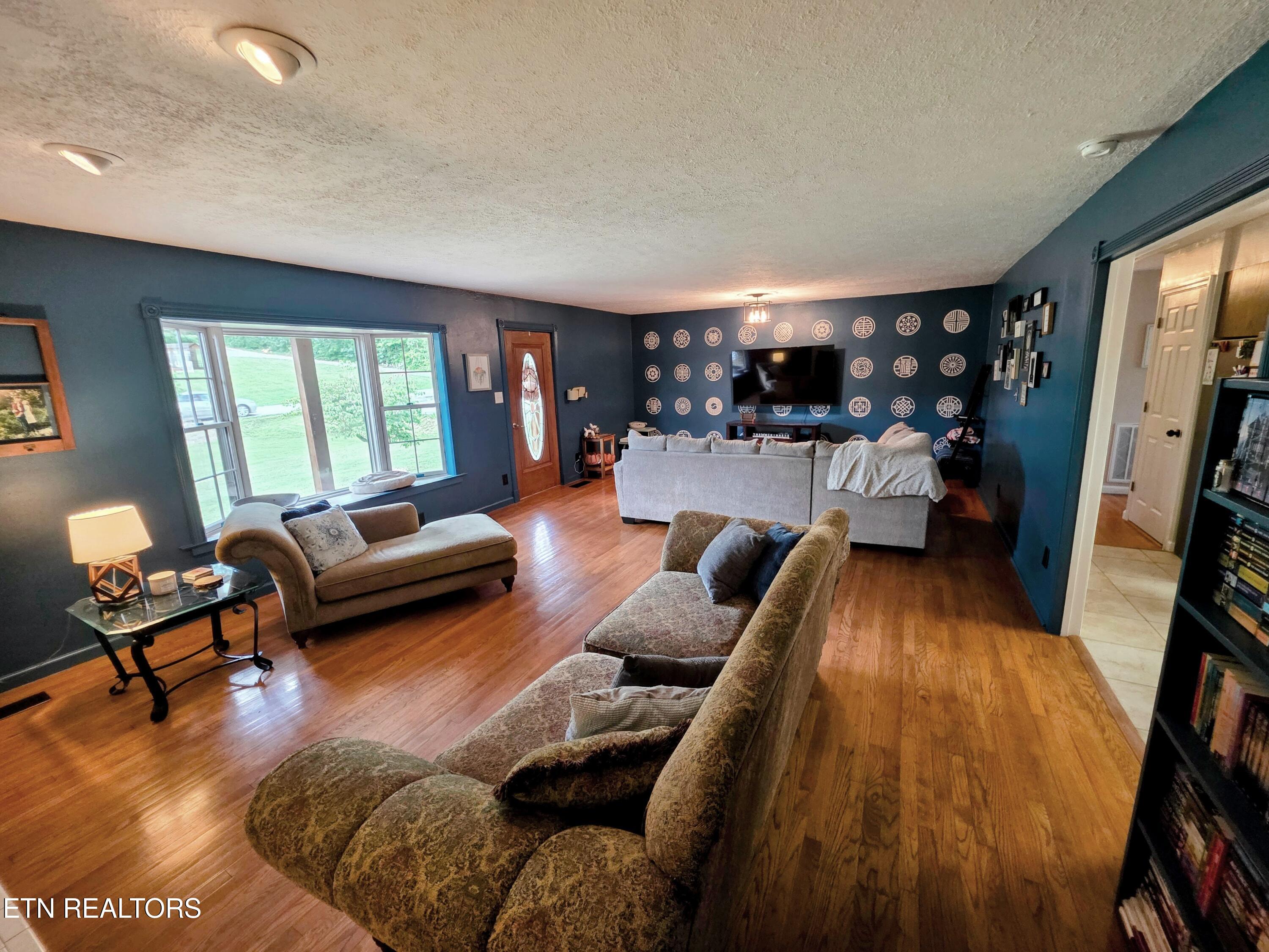 3625 Cunningham Road Knoxville, TN 37918 - Photo 3 of 35 LIVING