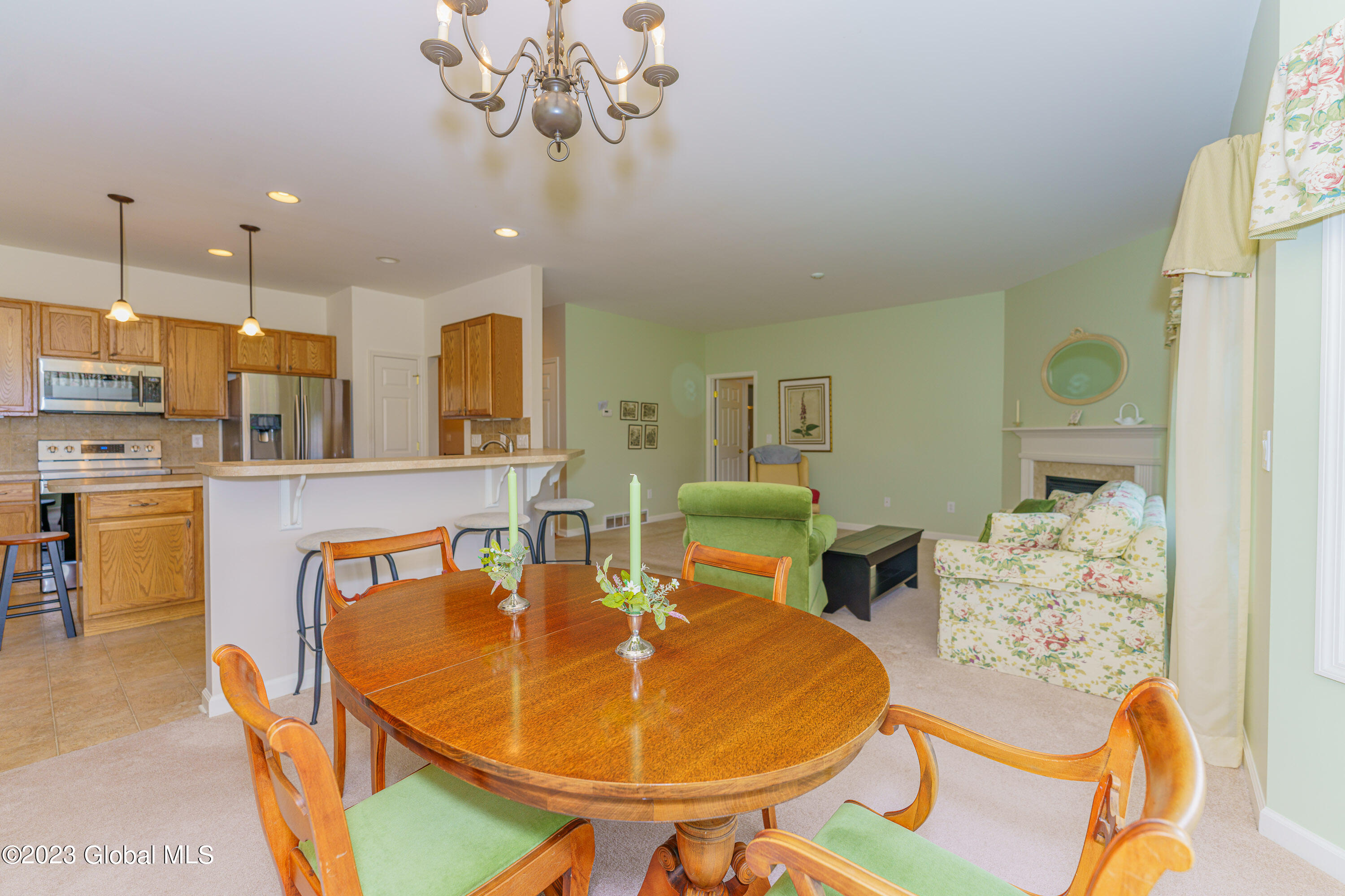 37 Sheldon Drive Halfmoon, NY 12118 - Photo 14 of 38 3 Diningroom 4