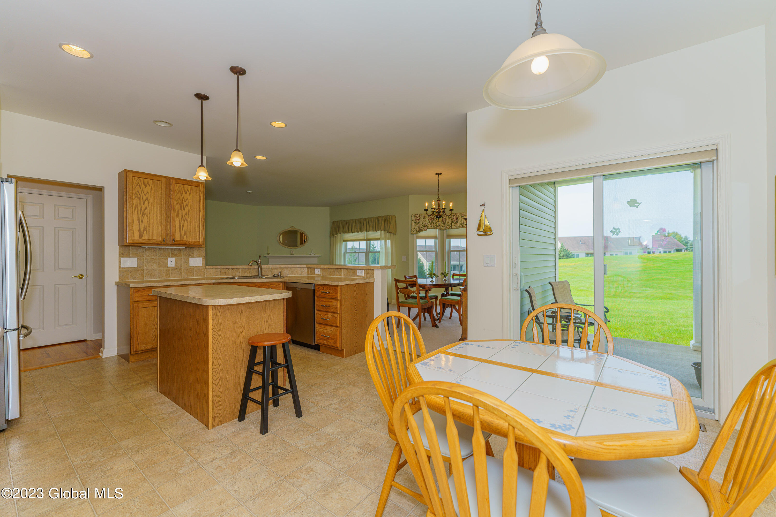 37 Sheldon Drive Halfmoon, NY 12118 - Photo 17 of 38 4 Kitchen 3