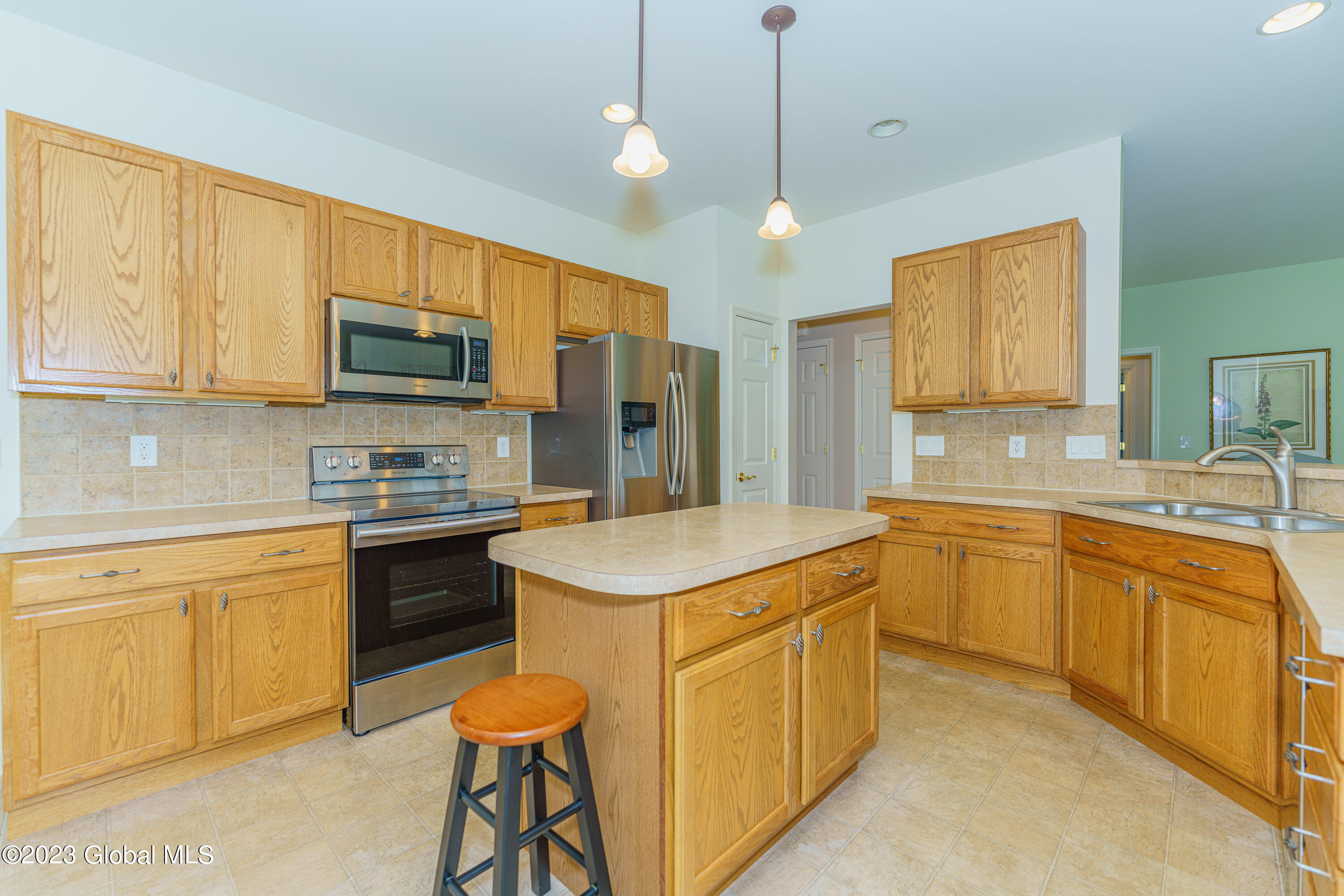 37 Sheldon Drive Halfmoon, NY 12118 - Photo 19 of 38 4 Kitchen 5
